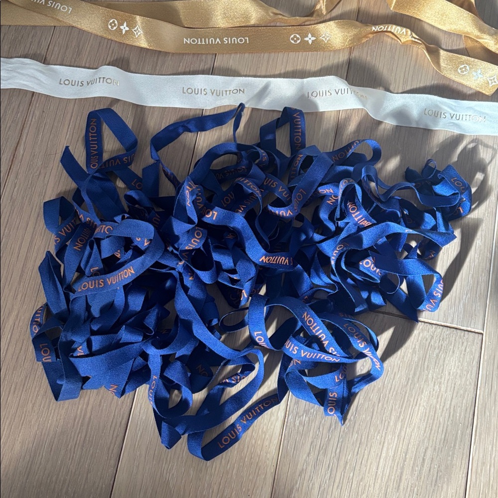 Louis Vuitton Ribbon Blue, Gold & White - Picture 2 of 3